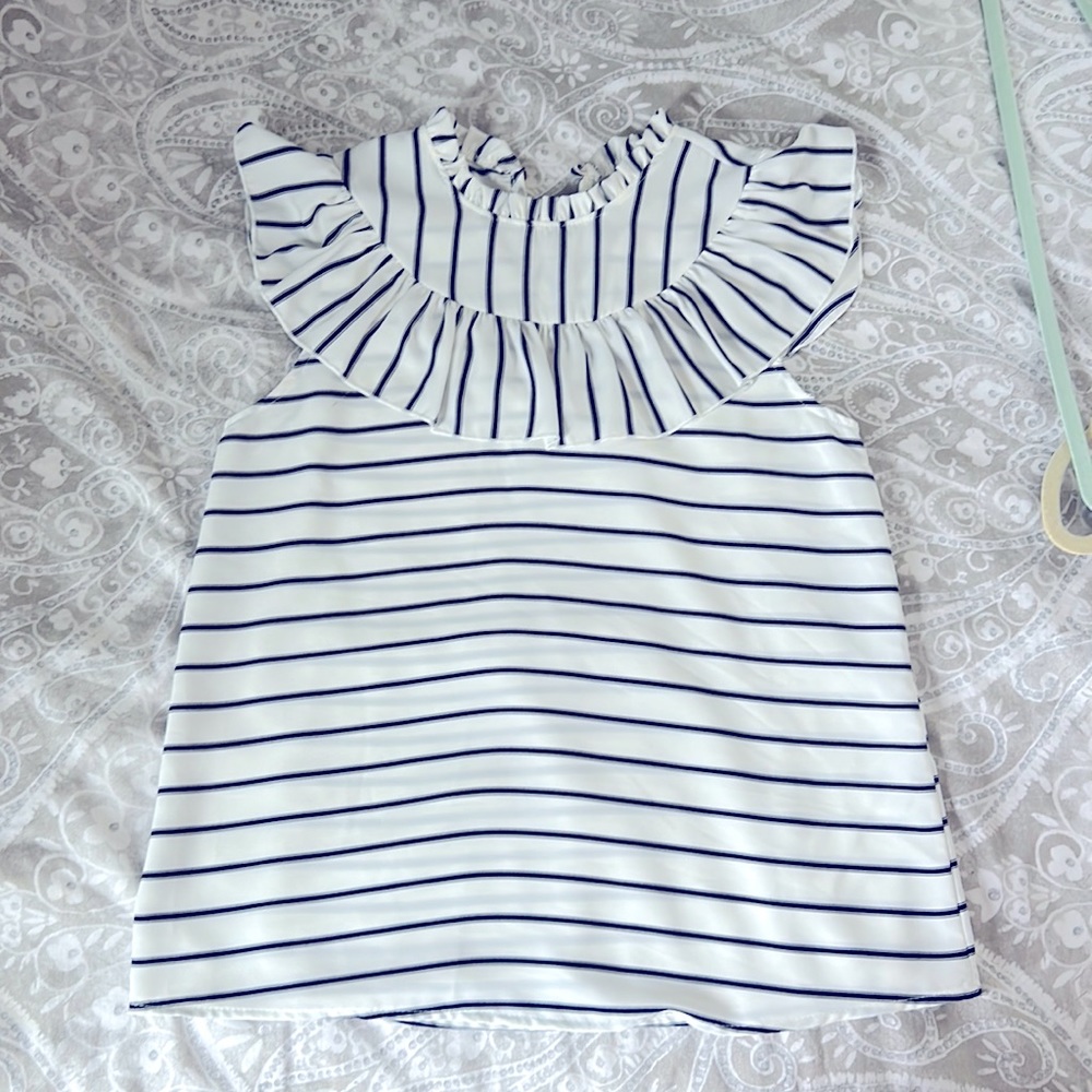 Sleeveless blouse with ruffle top